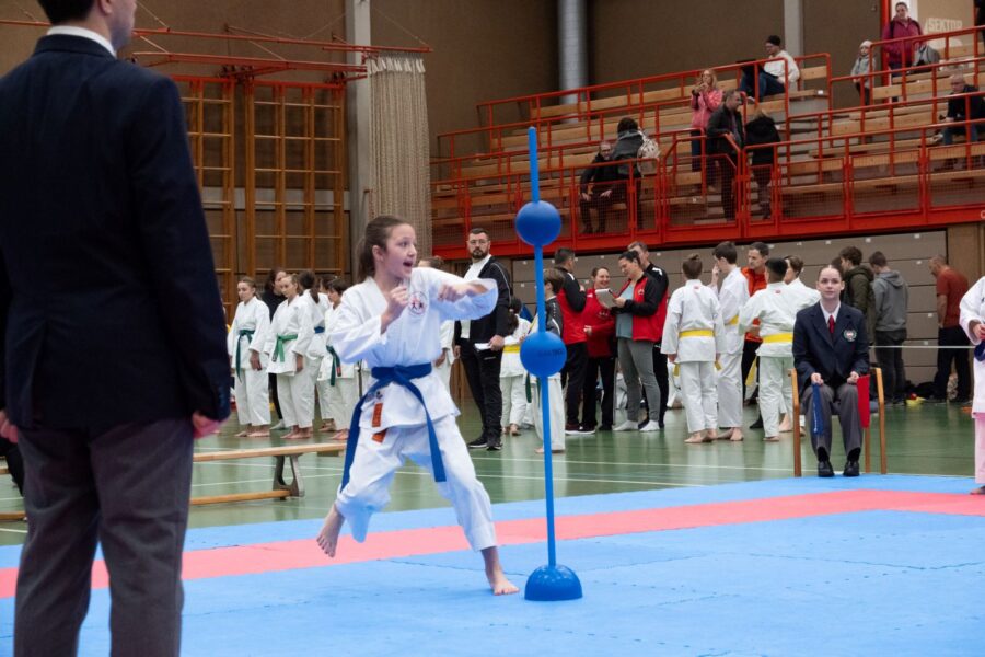 Kyu Landesmeisterschaft 2024 Clara Kumite am Ball